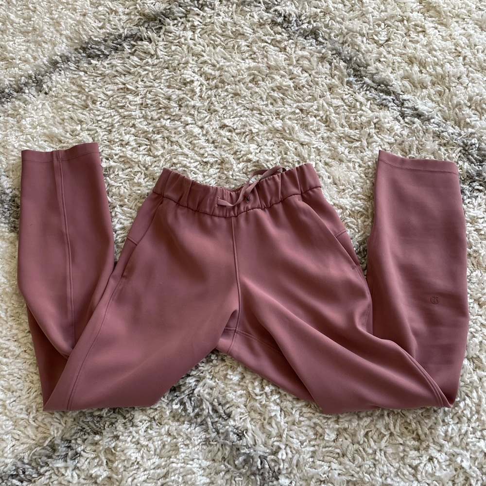 Lululemon On the fly pants size 2 color sandstone/light pink
